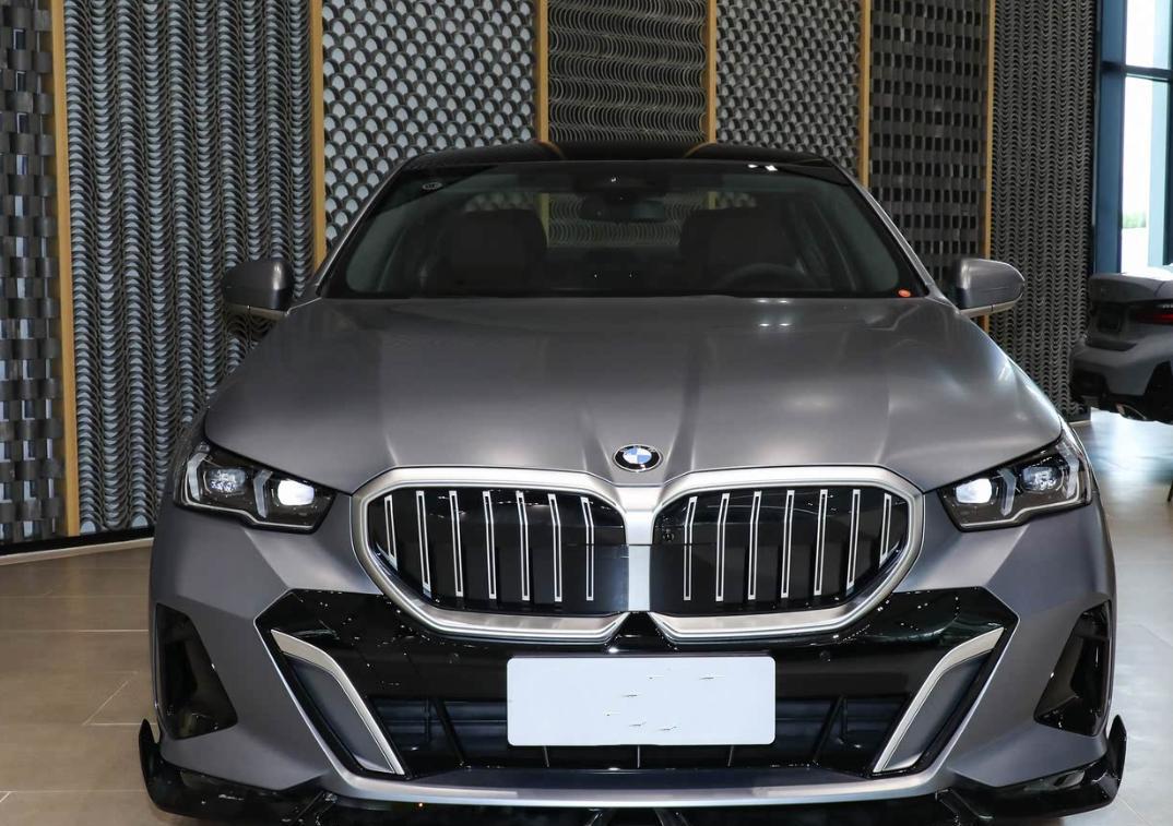 4月9600多台!宝马5系和奥迪A6L奔驰E级之间的销量差距正逐月缩小