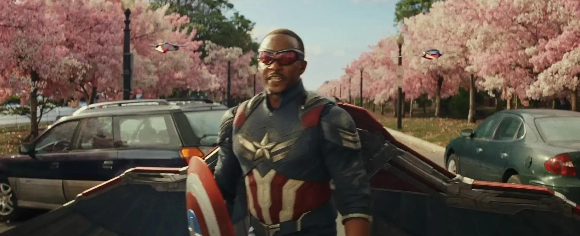 我活不活无所谓！中美对抗，你压我哪吒排片，我断你美队票房！