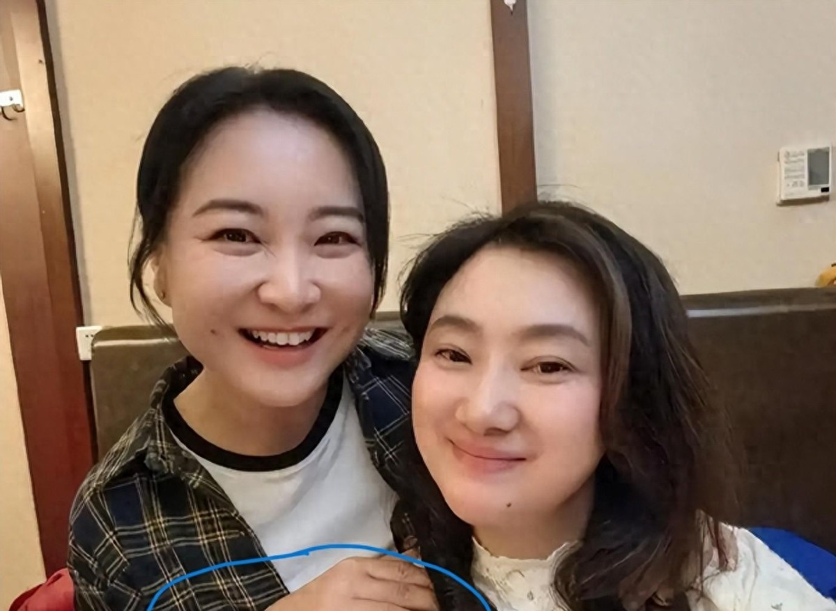 面相变了贾玲最新露面,体重竟反弹回归原状,网友评论两极分化