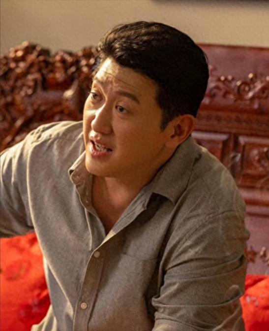 从吃垮烧烤摊到《狂飙》翻红：52岁赵龙豪的江湖沉浮录