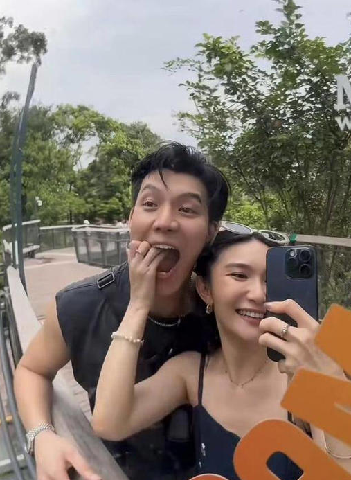 香港知名星二代大秀恩爱！与帅气男友对镜互动，被曝二人好事将近