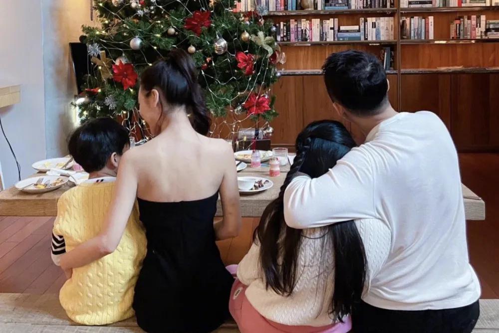 马筱梅带娃正面照曝光，疑似在为孩子办理转学，网友：是个好后妈