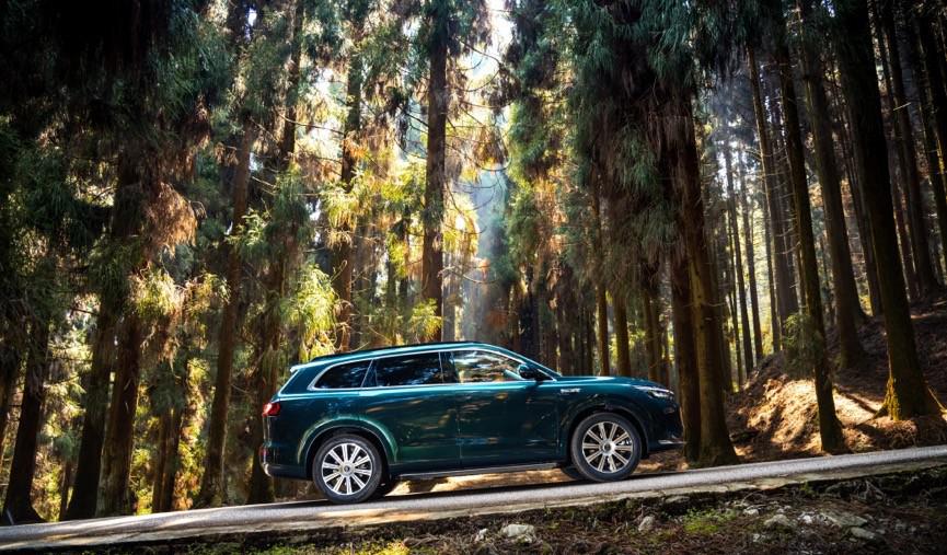 牧野青配色加持，25万级质价比一哥 问界新M7把用户心思研究透了