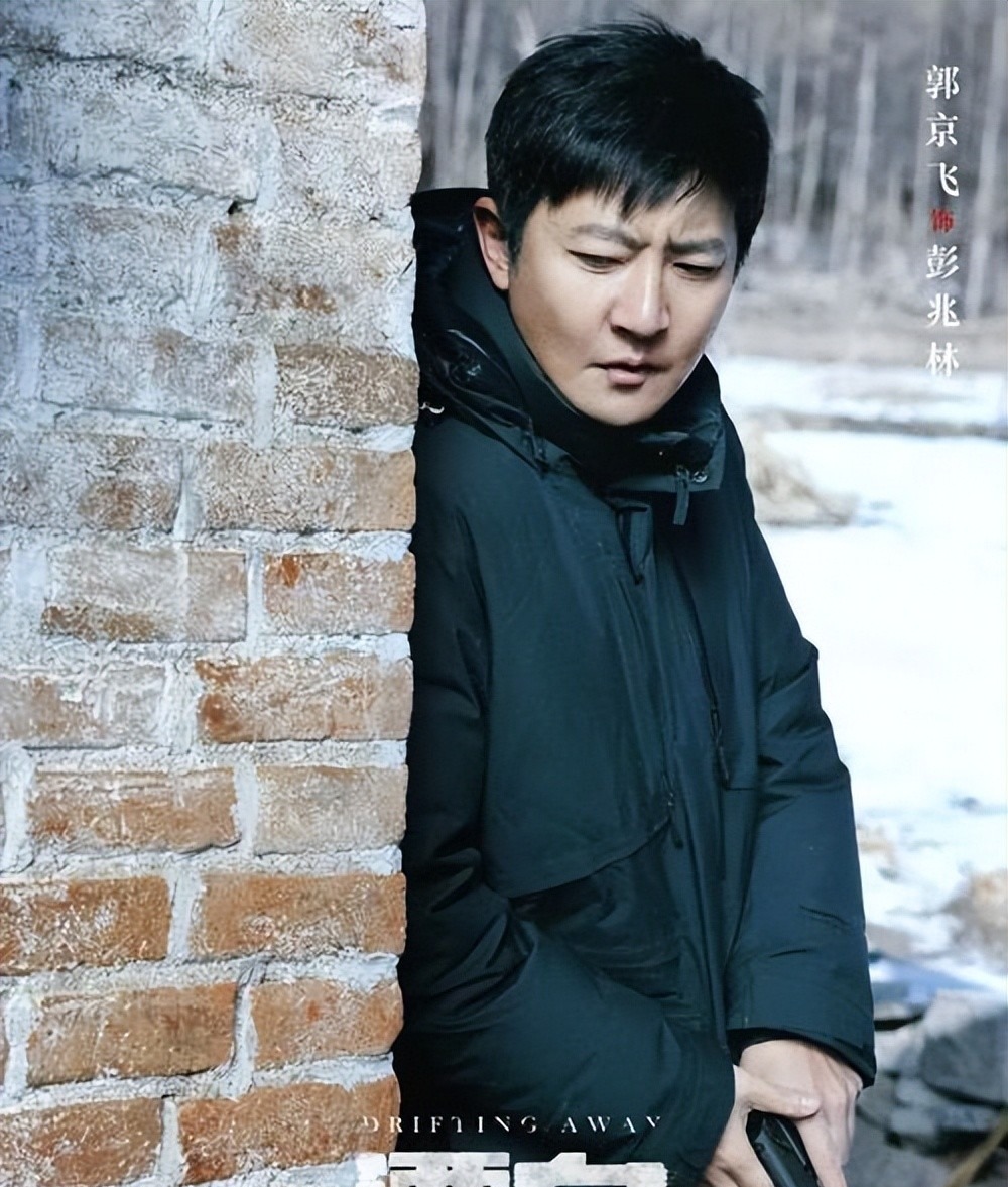 一身油腻，满脸冻肉，却非要演美艳卖酒女，网友：真不害臊吗？