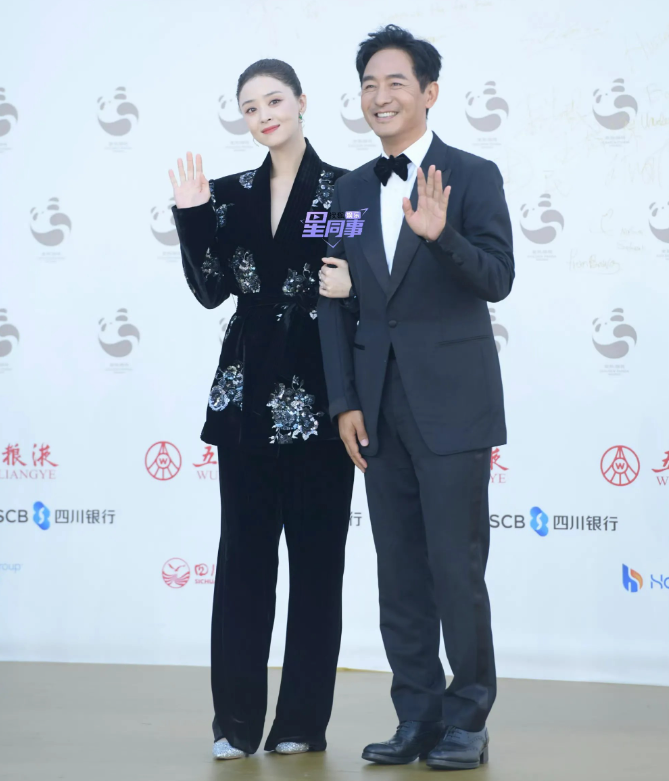 金熊猫奖红毯：蒋欣高贵优雅，唐嫣贵气十足，魁梧的郝蕾太惊艳