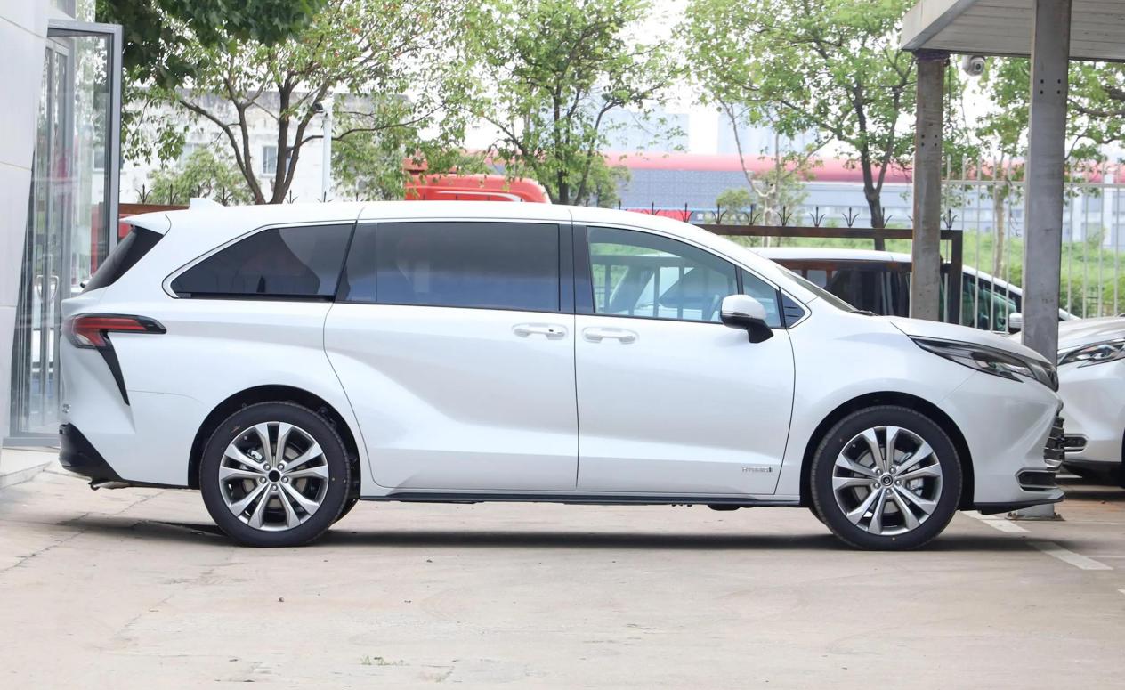 经常自驾游首选这3台MPV，配头等舱座椅，油耗低至5.5L，家用首选