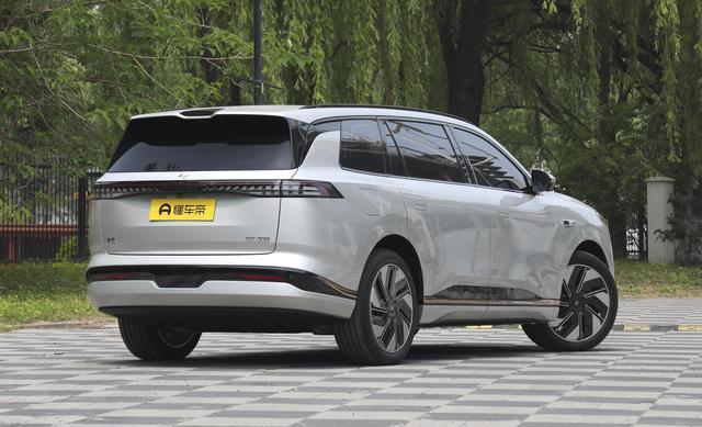 新能源6座中大型SUV，可选零重力座椅、冰箱
