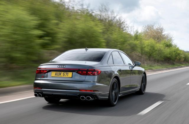 被当做“花瓶”，200万的奥迪旗舰，加长搭大V8引擎，对标S63AMG