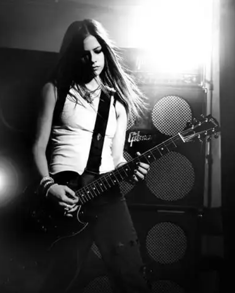 《歌手2025》官宣阵容：单依纯、\水果姐\、艾薇儿都来了