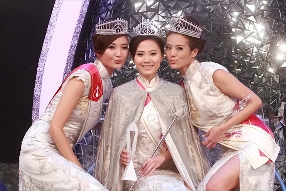 李施嬅恢复单身有好姐妹相伴庆生,朱晨丽容貌再升级最新状态曝光