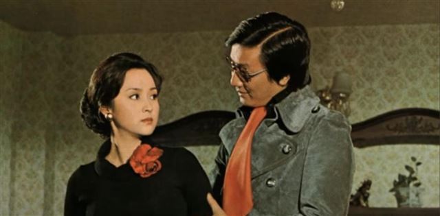 21岁被谢贤抛弃，48岁成为影后，如今77岁的她，依旧优雅如初