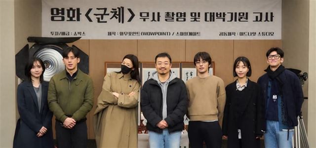 全智贤在大荧幕复出！素颜穿风衣现身剧本会，低调亮相气场太强大