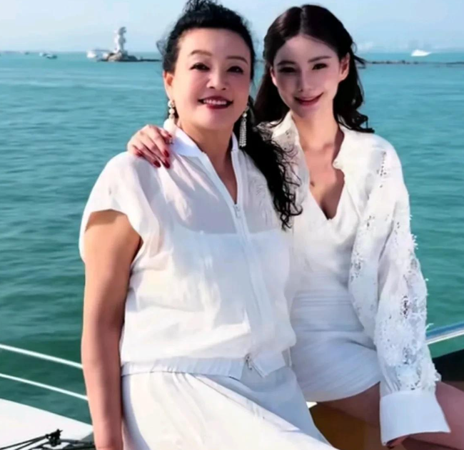 有人问张兰,你家小梅到底能不能生,张兰表态了,网友: 大S高兴