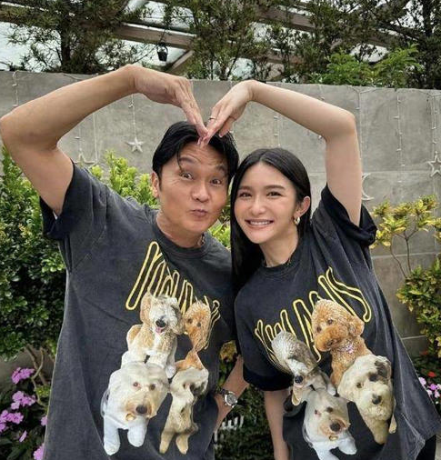 香港知名星二代大秀恩爱！与帅气男友对镜互动，被曝二人好事将近