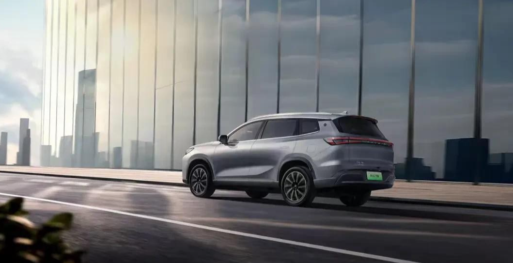 十万级SUV，空间不够大？续航不够远？它，颠覆你想象！