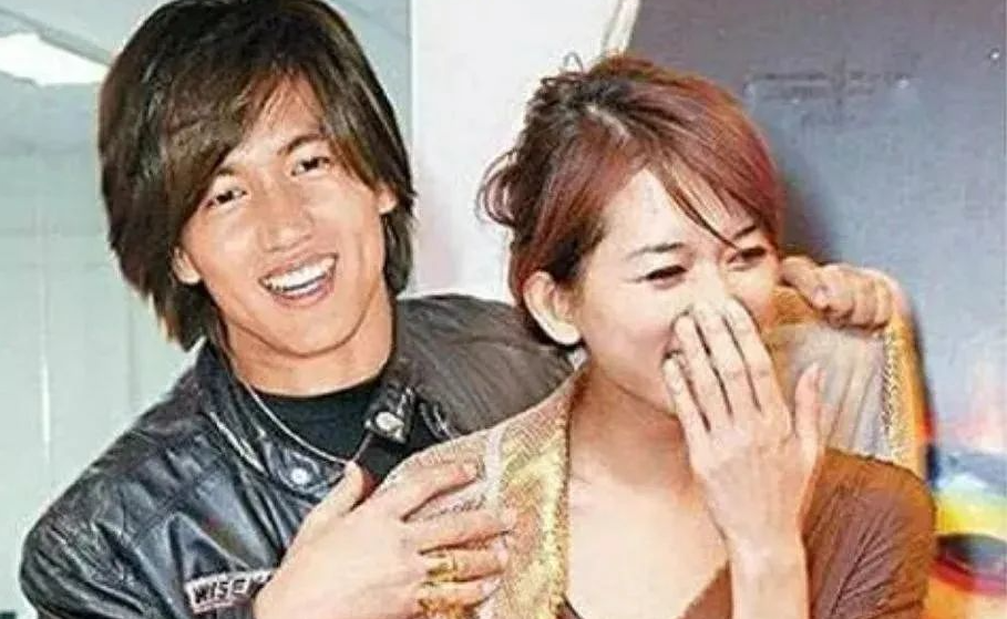 50岁林志玲依旧优雅如初，她的人生选择让人深思！