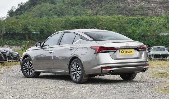 中年人最值得关注的十款轿车：实用主义者的「真香」指南