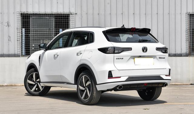 新款长安CS55 PLUS曝光,前脸更个性,贯穿式尾灯,配1.5T发动机