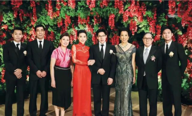 霍启仁晒甜蜜合照为未婚妻庆生,女方已经冠夫姓,两人今年内完婚