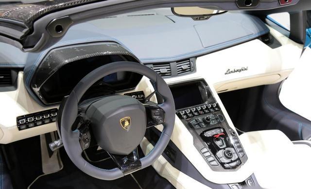 谁说AventadorSVJ没有性能除了帅一无是处？静态体验千万神车