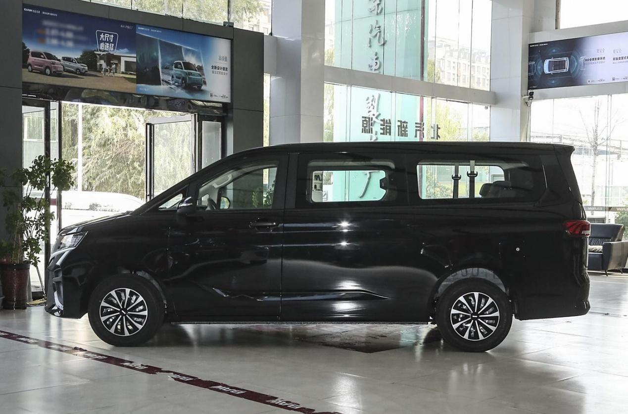 全新M8新车到店！售价7.28万起，定位7座中大型MPV，搭载1.6L动力