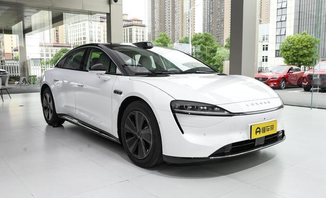 推荐Max后驱长航智驾版，续航705km，华为技术加持，智界S7