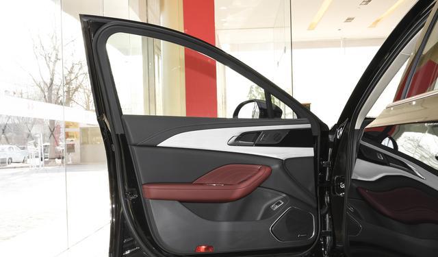 插混B级车再添猛将，配1.5T+电机，综合续航1600km，造型气派