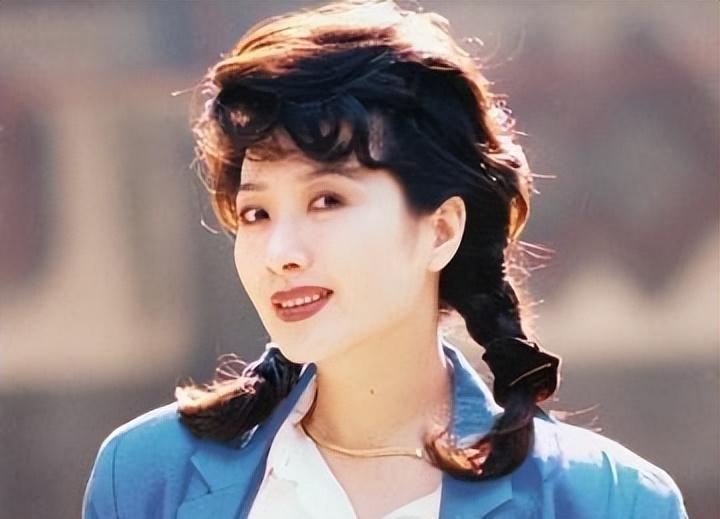 因拒绝潜规则事业尽毁，如今62岁的王静，竟越活越精彩