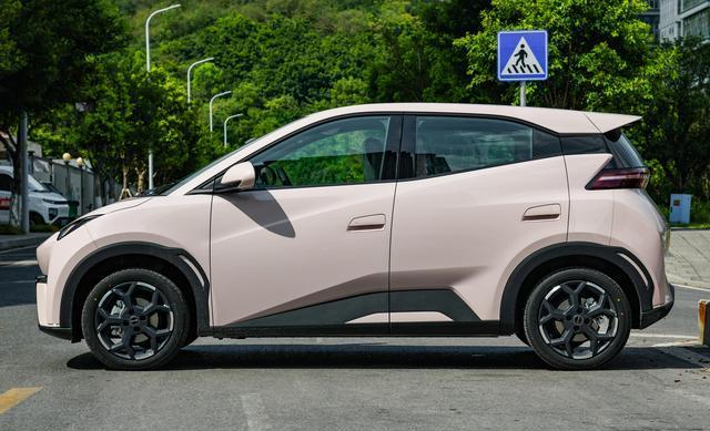 新款比亚迪海鸥，配置升级，续航305405km