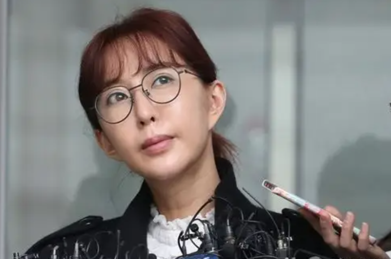 成名后沉迷赌钱，两年欠债7.9亿，42岁女神住出租房打工还债