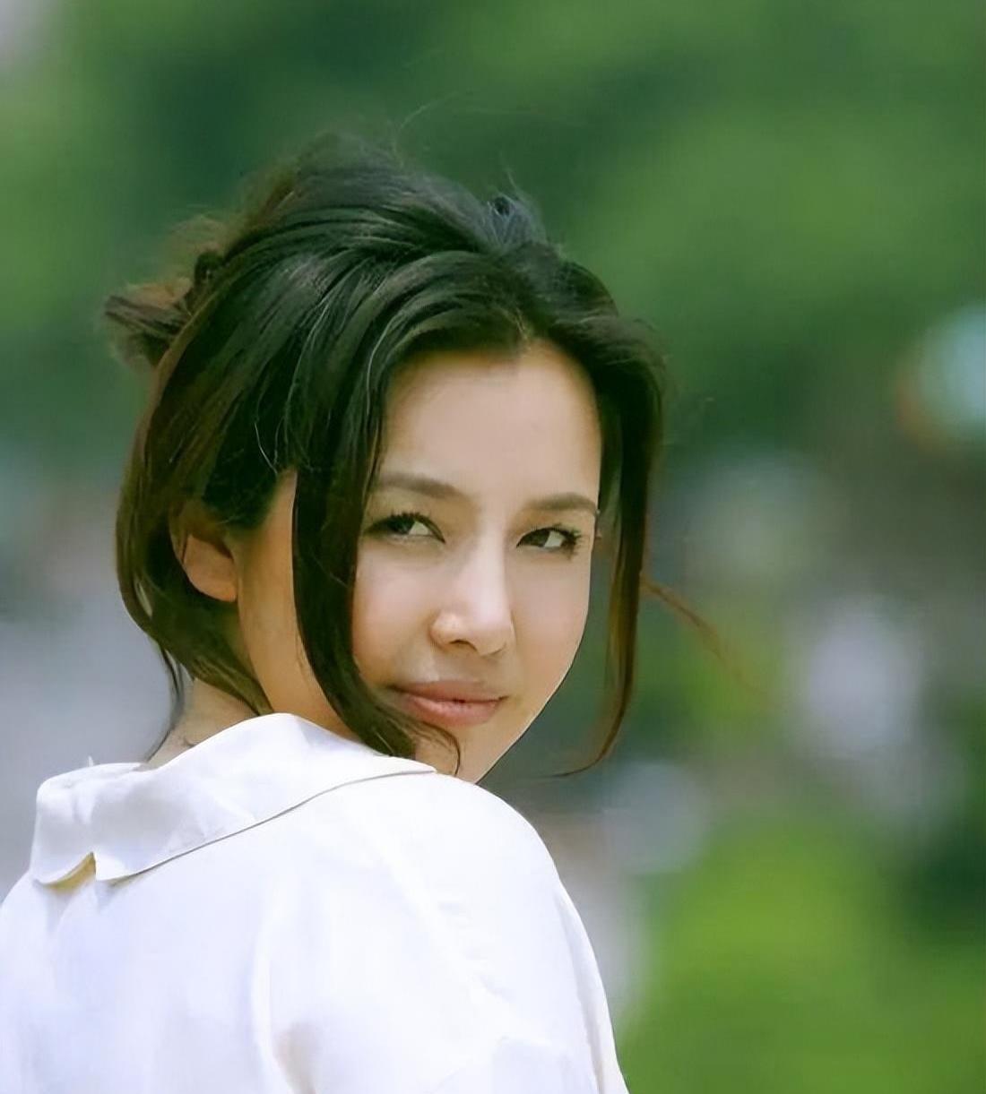 如今嫌弃她们容貌，曾经追求得如同“狗”的女明星，曾是绝世美人