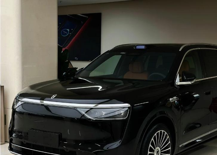 问界M8订单突破11万！2025款M9上市21天，大定突破3.6万