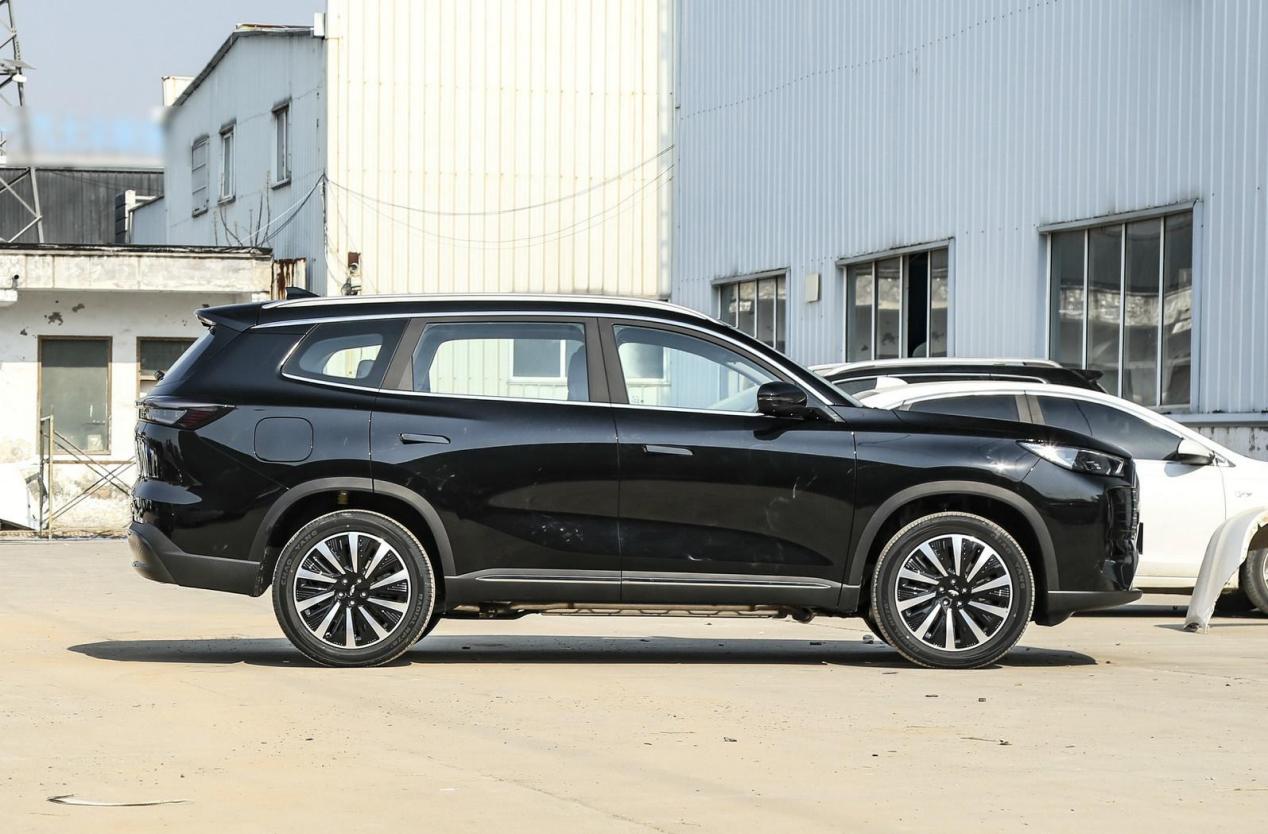 全新中型插混SUV即将上市！预售10.99万配大七座，综合续航1400Km