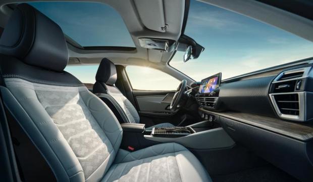 凡尔赛C5 X兼具轿车、SUV、旅行车的多重优势