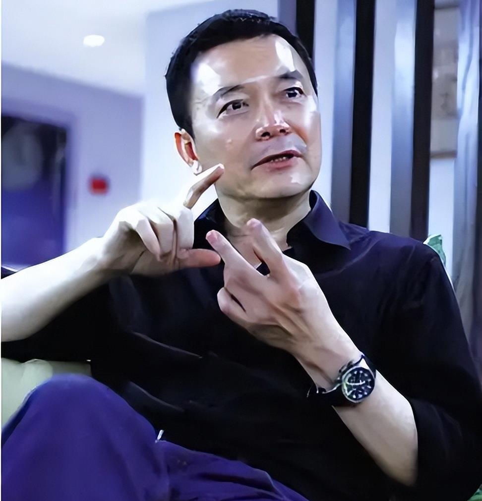 他与刘涛同居四年，如今已六十岁仍未成婚，刘涛表示心中愧疚。