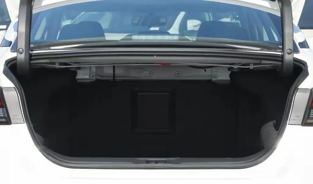 中年人最值得关注的十款轿车：实用主义者的「真香」指南