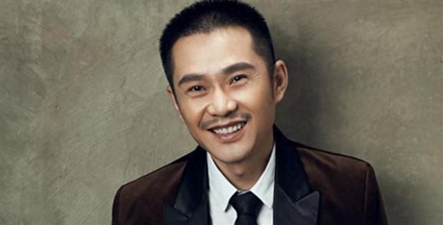 他是著名演员，妻子是真不好看，成名后相守多年，她有什么魅力