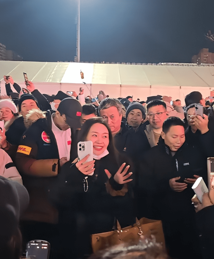 刀郎当真了！欢迎“老六”加入团队，水蜜桃子跃升为国民闺女