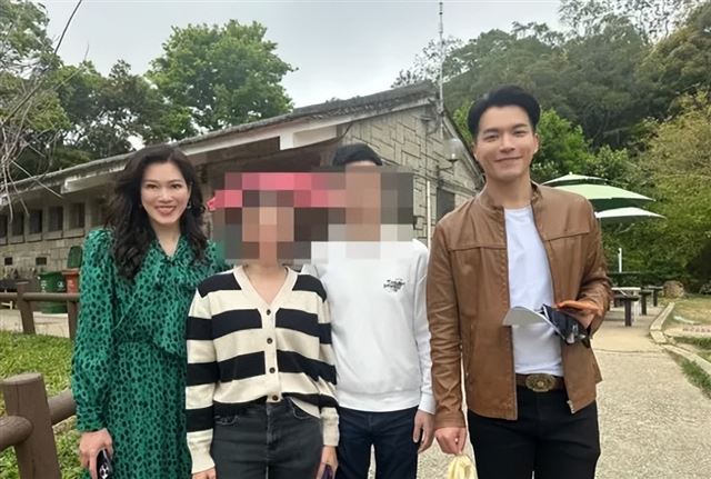 TVB“最甜CP”被偶遇，零距离宠粉，回关粉丝，网友：这是真明星