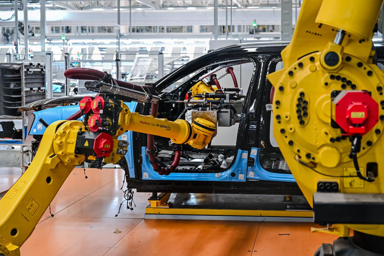 张朝阳与问界M9的“双向奔赴”：好车源于智造，安全成就豪华