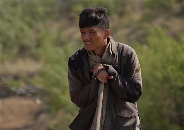 他是著名演员，妻子是真不好看，成名后相守多年，她有什么魅力