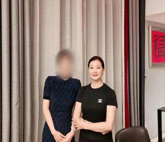 58岁宋祖英近况曝光，住北京豪宅，身材丰腴，皮肤光滑显年轻