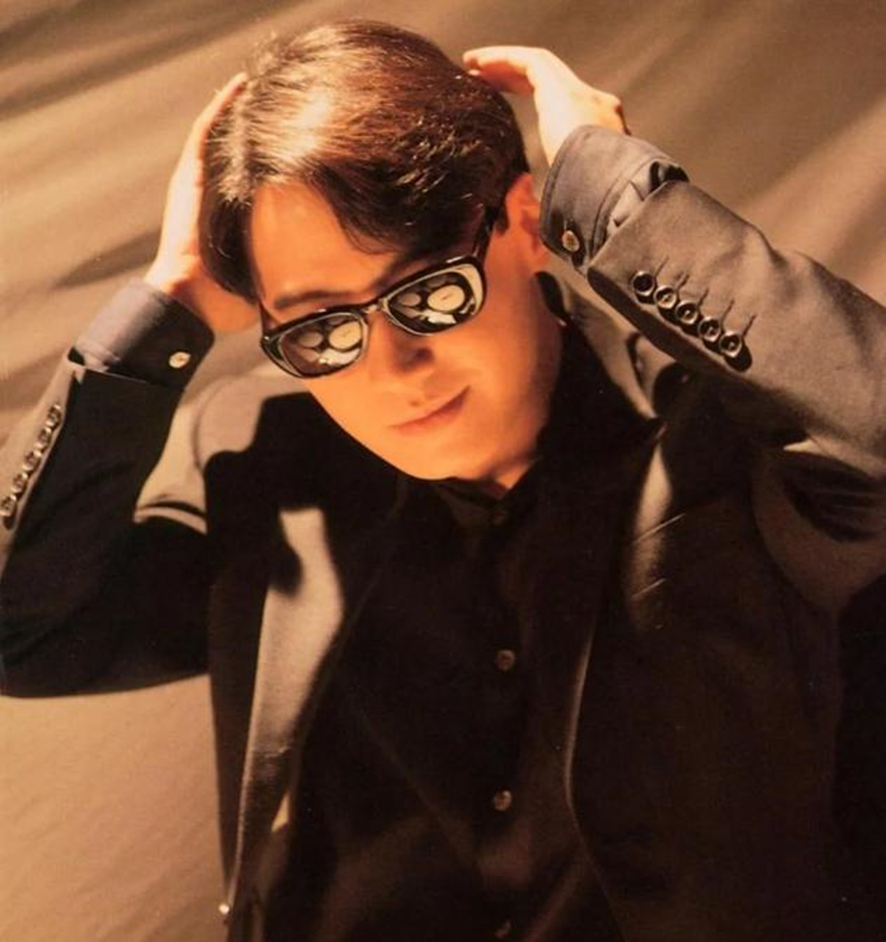 本以为张家辉够帅了，可看到1998年的合照，才知道没人比得过黎明