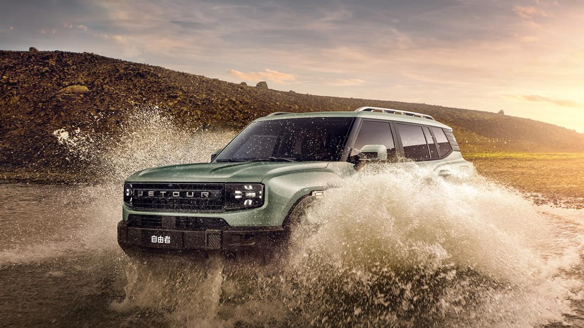 搭载四驱系统、后桥差速锁和2.0T的“越野方盒子”，被拉入15万级