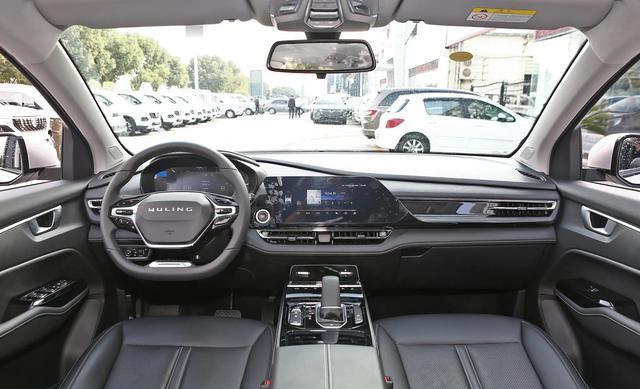 裸车价10万元，想买大6座家用车，看看这两款，耐用舒适还省油