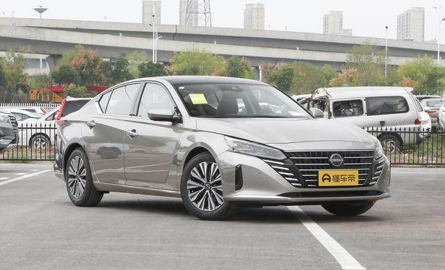 上班族买什么车最合适？建议这三款，省油耐用，灵活稳重