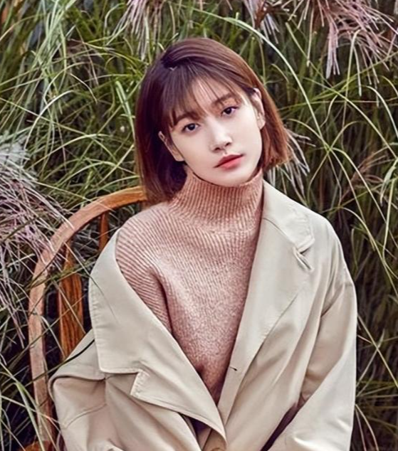 父亲是老戏骨,她长相平平却资源不断,被冯小刚称为低估的星二代