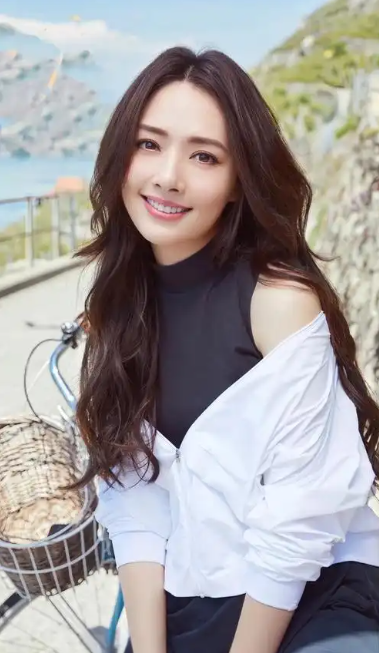 向佐母亲节晒老婆妈妈合影，网友直呼美颜开太大是否考虑老婆感受