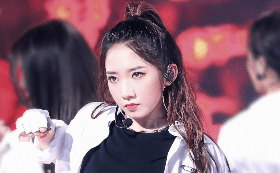 解散四年后,火箭少女11个人,果真只剩杨超越能“打”了