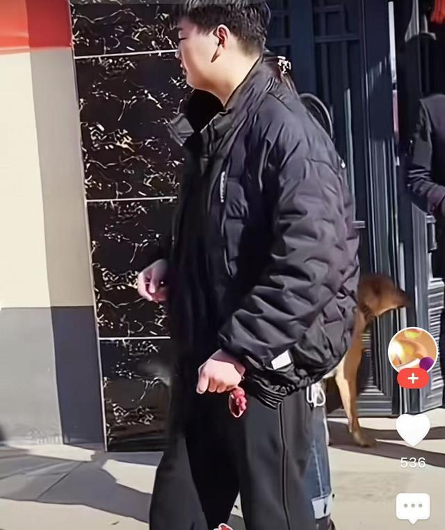 朱之文赢官司后，门口街道空无一人，儿媳抱娃出门，邻居断了财路